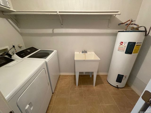 370 ALBERTS LN, Somerset, TX 78069