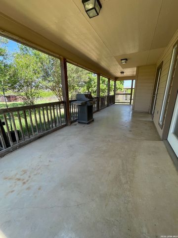 370 ALBERTS LN, Somerset, TX 78069