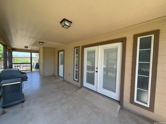 370 ALBERTS LN, Somerset, TX 78069