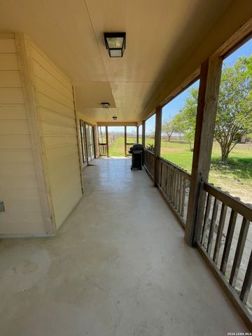 370 ALBERTS LN, Somerset, TX 78069