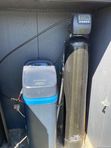 370 ALBERTS LN, Somerset, TX 78069