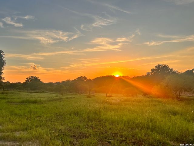 370 ALBERTS LN, Somerset, TX 78069