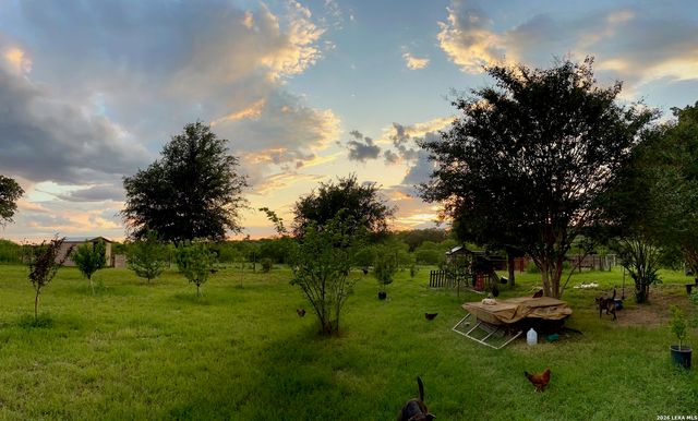 370 ALBERTS LN, Somerset, TX 78069