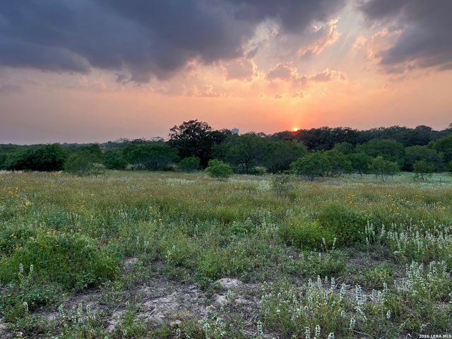 370 ALBERTS LN, Somerset, TX 78069