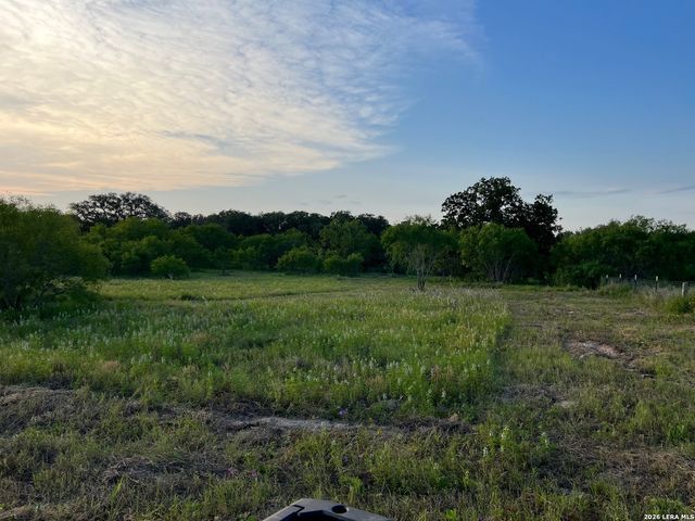 370 ALBERTS LN, Somerset, TX 78069