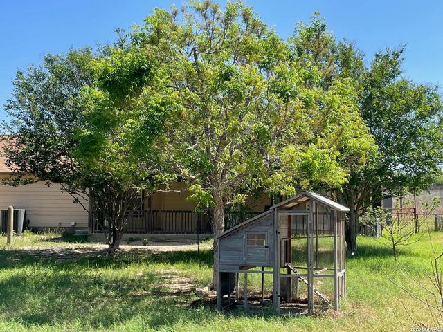 370 ALBERTS LN, Somerset, TX 78069