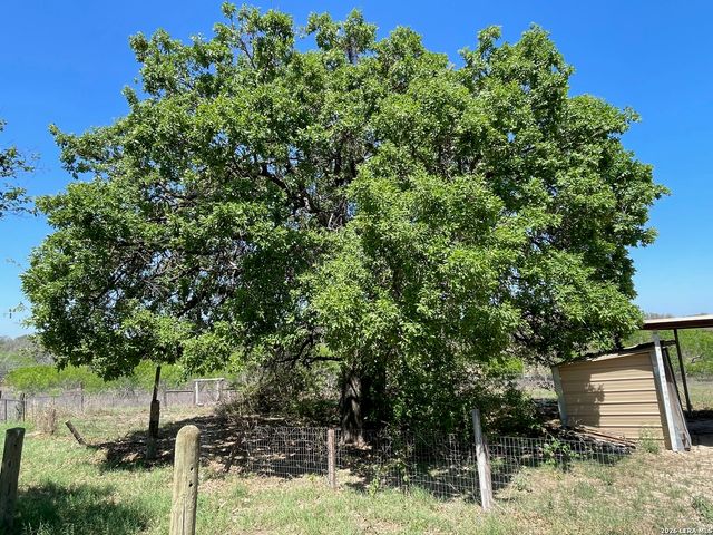 370 ALBERTS LN, Somerset, TX 78069