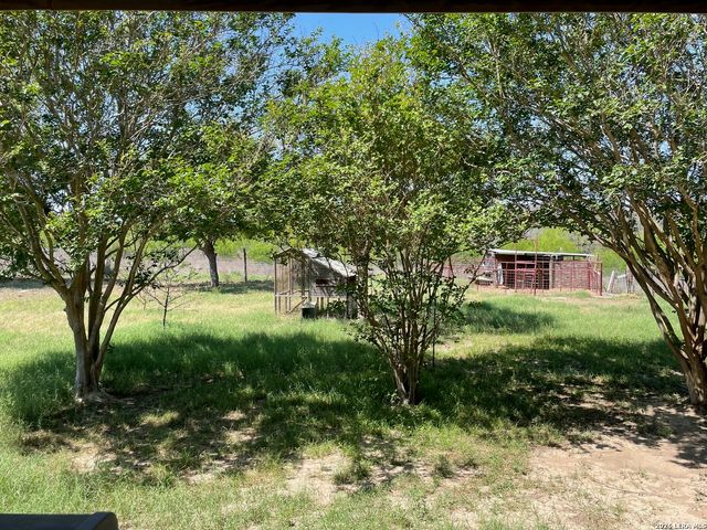 370 ALBERTS LN, Somerset, TX 78069