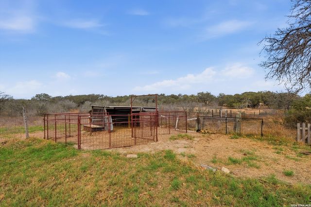 370 ALBERTS LN, Somerset, TX 78069