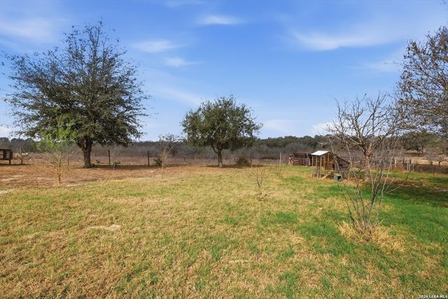 370 ALBERTS LN, Somerset, TX 78069