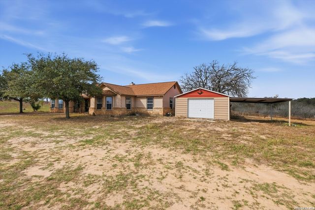 370 ALBERTS LN, Somerset, TX 78069