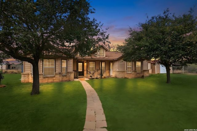 370 ALBERTS LN, Somerset, TX 78069