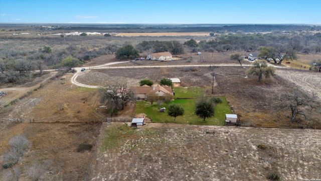 370 ALBERTS LN, Somerset, TX 78069