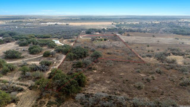 370 ALBERTS LN, Somerset, TX 78069