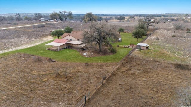 370 ALBERTS LN, Somerset, TX 78069