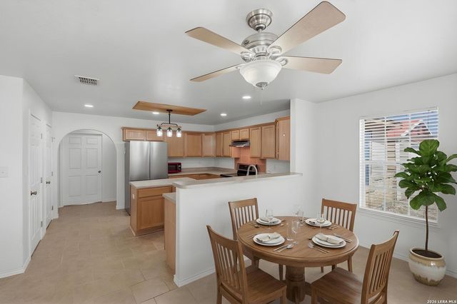 370 ALBERTS LN, Somerset, TX 78069