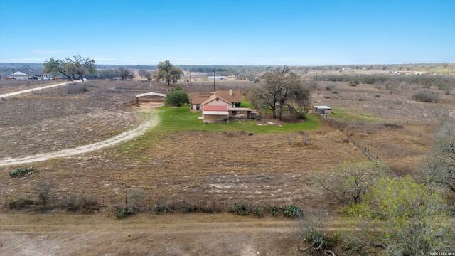 370 ALBERTS LN, Somerset, TX 78069