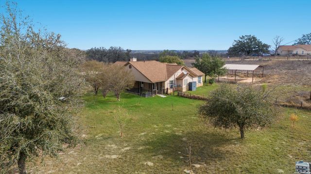 370 ALBERTS LN, Somerset, TX 78069