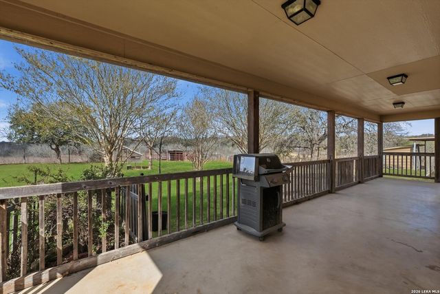 370 ALBERTS LN, Somerset, TX 78069