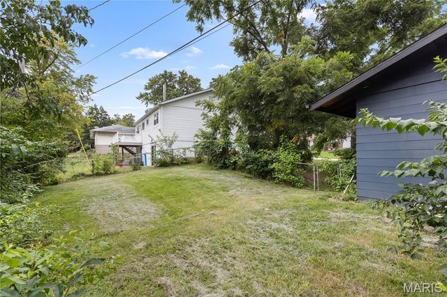 1722 Roth Hill Drive, Maryland Heights, MO 63043