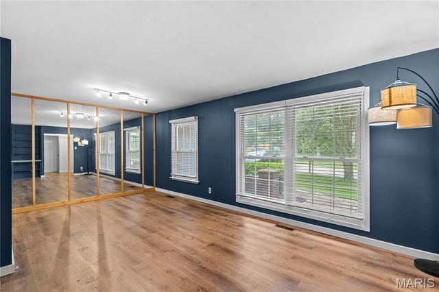 1722 Roth Hill Drive, Maryland Heights, MO 63043