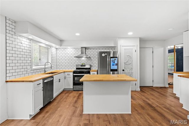 1722 Roth Hill Drive, Maryland Heights, MO 63043