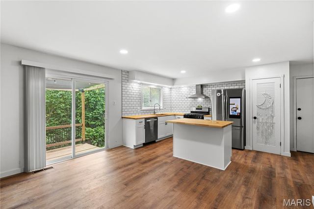 1722 Roth Hill Drive, Maryland Heights, MO 63043
