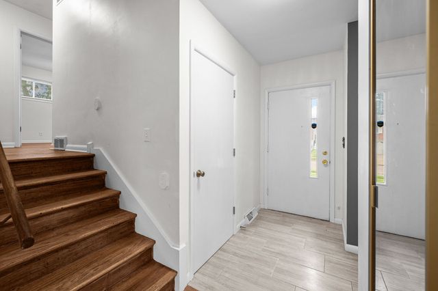 1563 W Garfield Street, Davenport, IA 52804