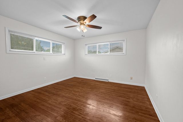 1563 W Garfield Street, Davenport, IA 52804