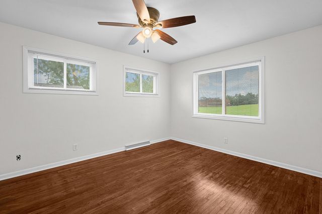 1563 W Garfield Street, Davenport, IA 52804