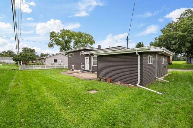 1563 W Garfield Street, Davenport, IA 52804
