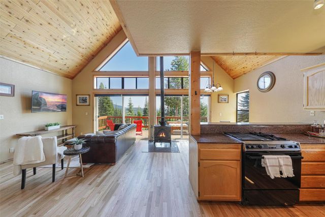 11749 Snowpeak Way, Truckee, CA 96161