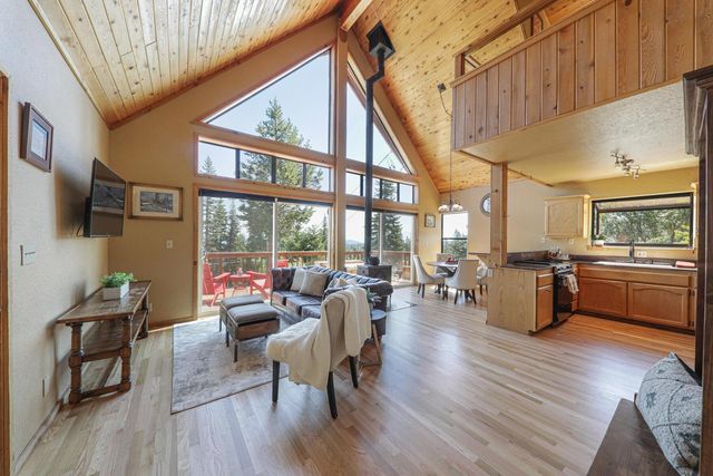 11749 Snowpeak Way, Truckee, CA 96161