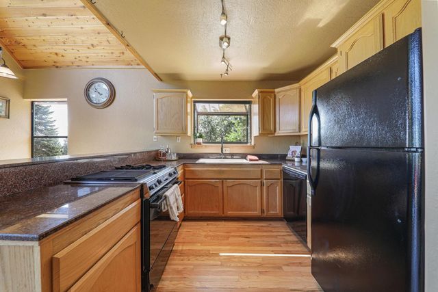 11749 Snowpeak Way, Truckee, CA 96161