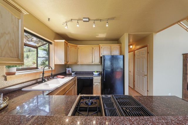 11749 Snowpeak Way, Truckee, CA 96161