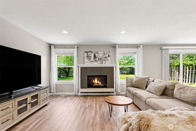 28605 30th Avenue S, Federal Way, WA 98003