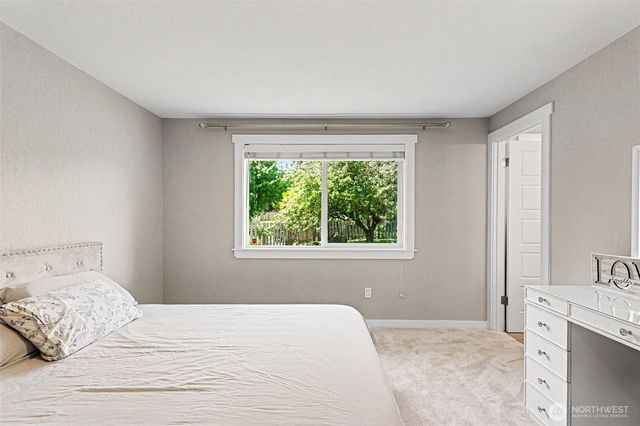 28605 30th Avenue S, Federal Way, WA 98003