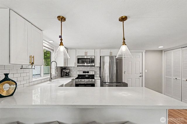 28605 30th Avenue S, Federal Way, WA 98003