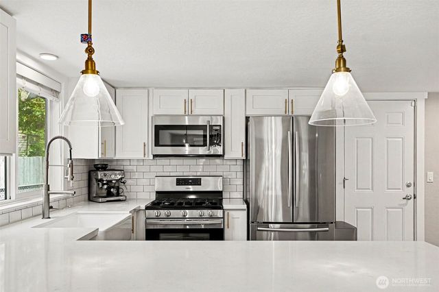 28605 30th Avenue S, Federal Way, WA 98003