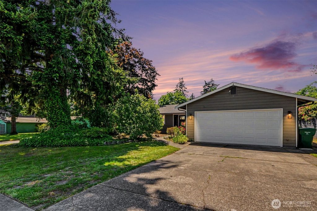 28605 30th Avenue S, Federal Way, WA 98003