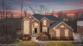 7083 Chatham Court, West Bloomfield Charter Township, MI 48322