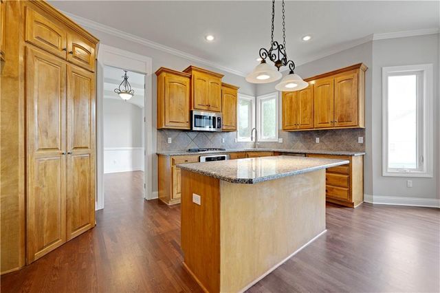 12725 W 138th Street, Overland Park, KS 66221