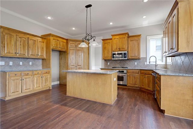 12725 W 138th Street, Overland Park, KS 66221