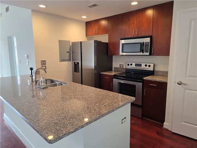 565 Peachtree Street NE 1301, Atlanta, GA 30308