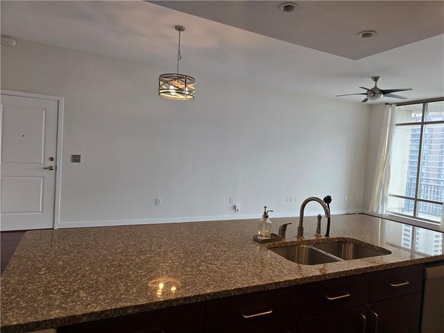 565 Peachtree Street NE 1301, Atlanta, GA 30308