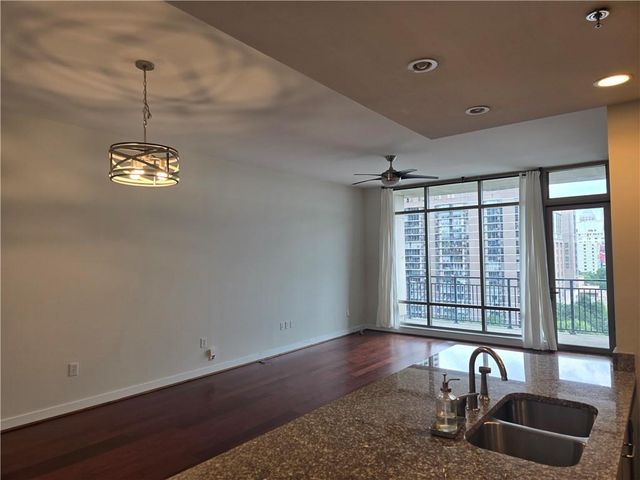 565 Peachtree Street NE 1301, Atlanta, GA 30308