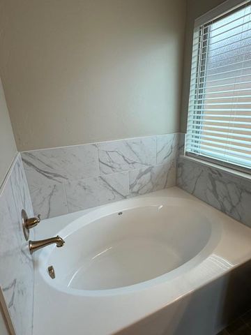 10537 NW 32nd Street, Yukon, OK 73099