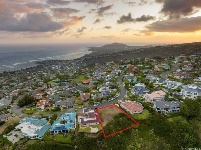 804 Moaniala Street, Honolulu, HI 96821