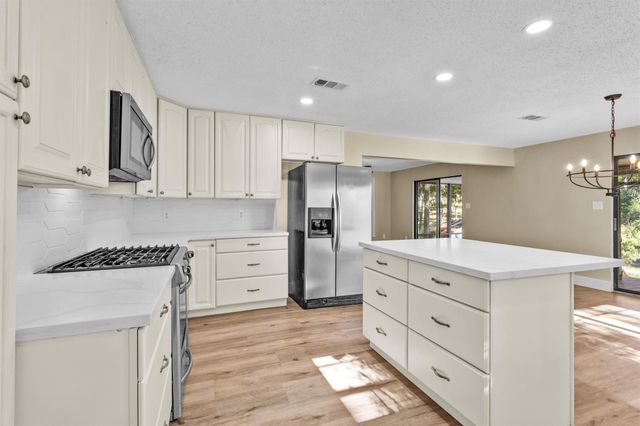 350 Ridgewood Road, Goodrich, TX 77335