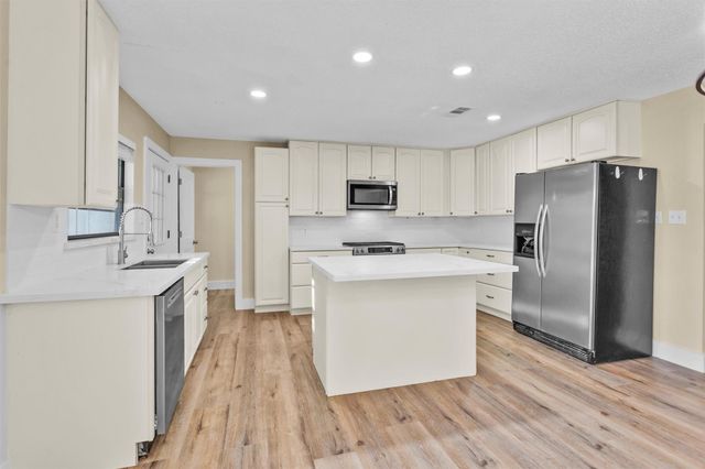 350 Ridgewood Road, Goodrich, TX 77335